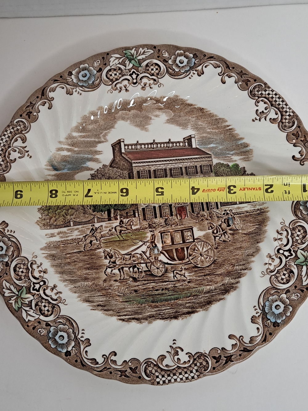 Vintage Johnson Brothers Heritage Hall Georgian Style 10" Dinner Plate